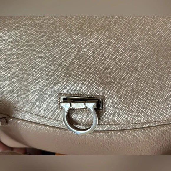 Vintage Salvatore Ferragamo Gancini Handbag Leather pink champagne.
