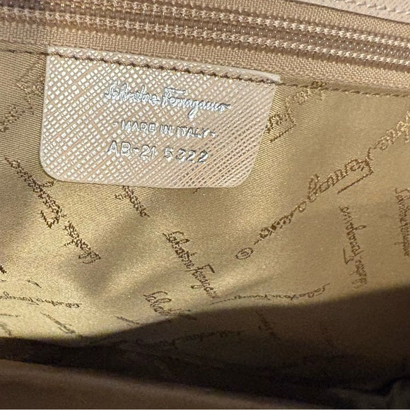 Vintage Salvatore Ferragamo Gancini Handbag Leather pink champagne.