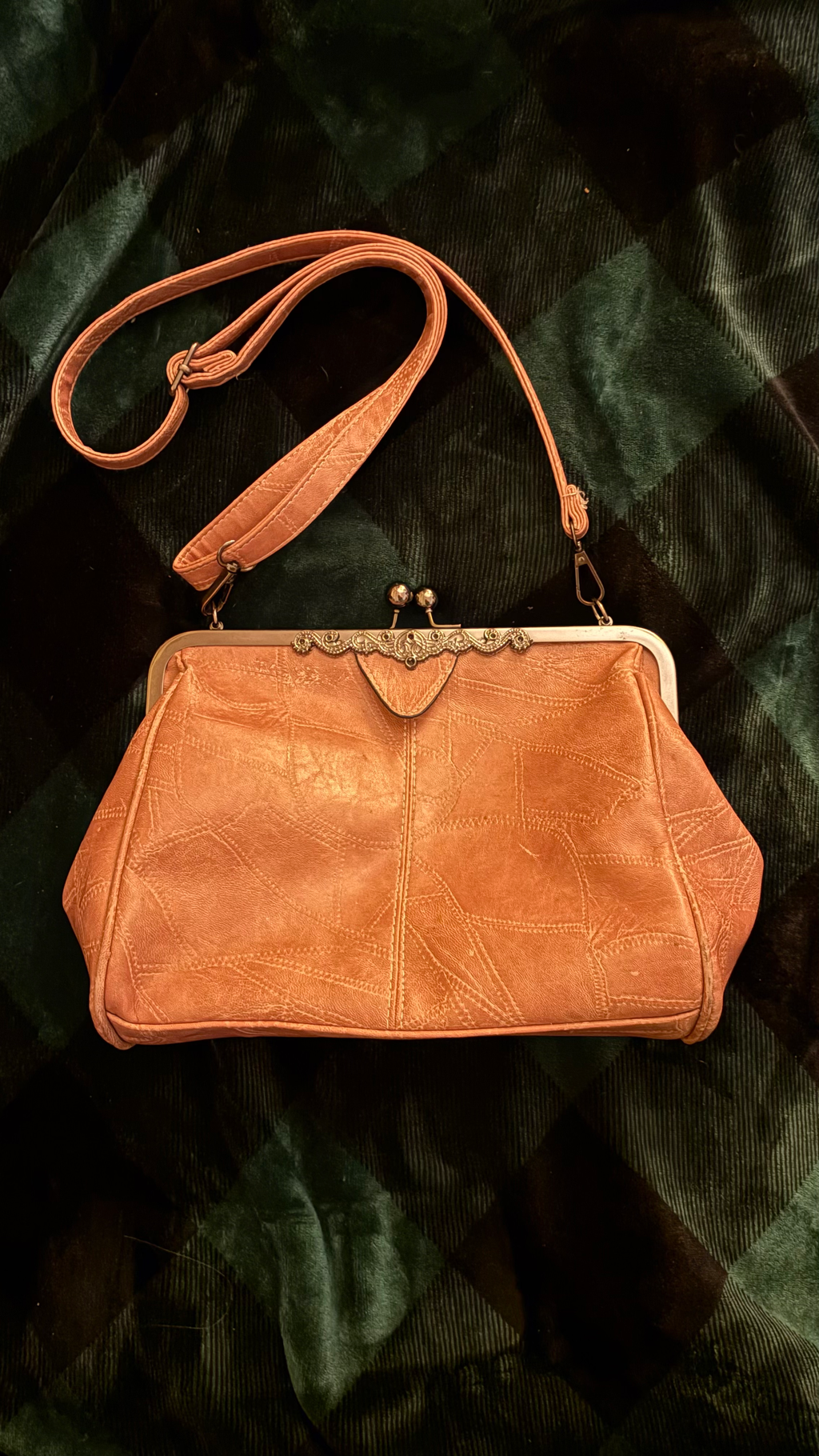Kiss lock leather