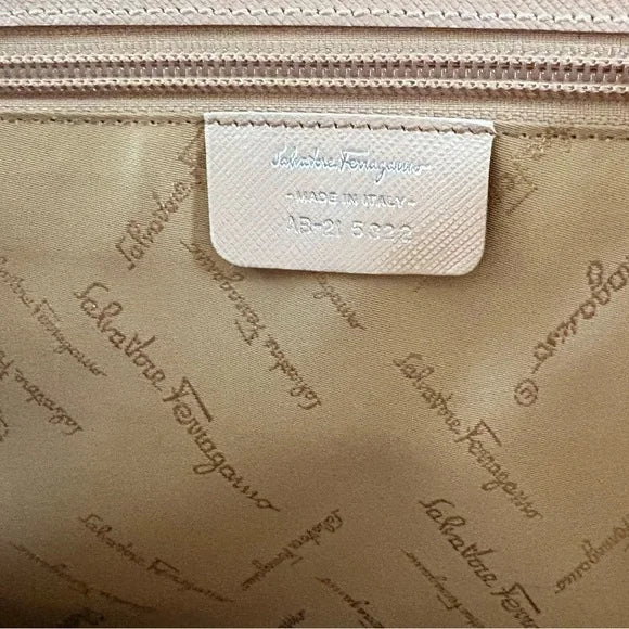 Vintage Salvatore Ferragamo Gancini Handbag Leather pink champagne.