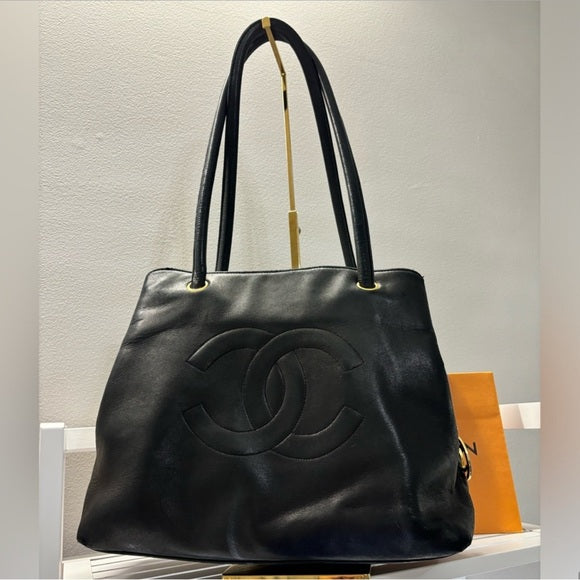 Chanel Black lambskin Leather Tote Bag