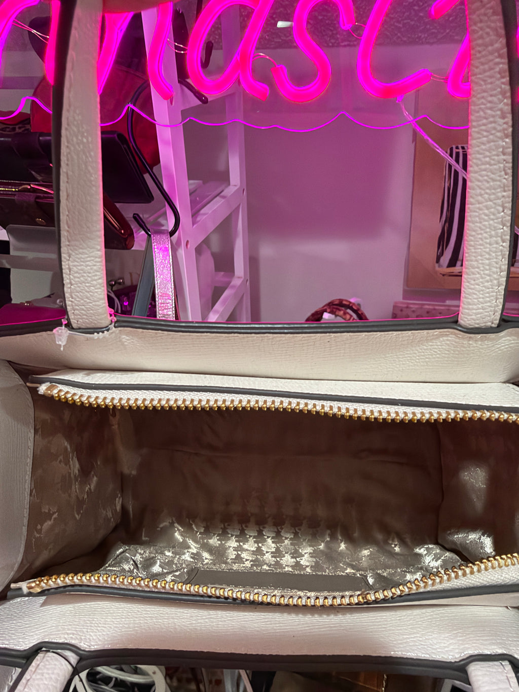 Karl Lagerfeld 🩷💚♥️heart purse